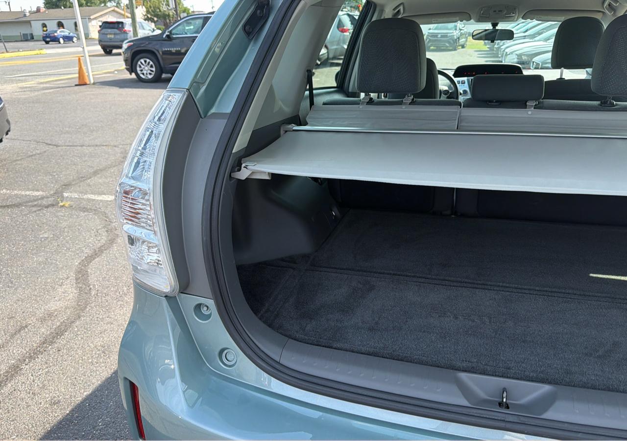 Toyota Prius V 5dr Wgn Three (Natl) 2014