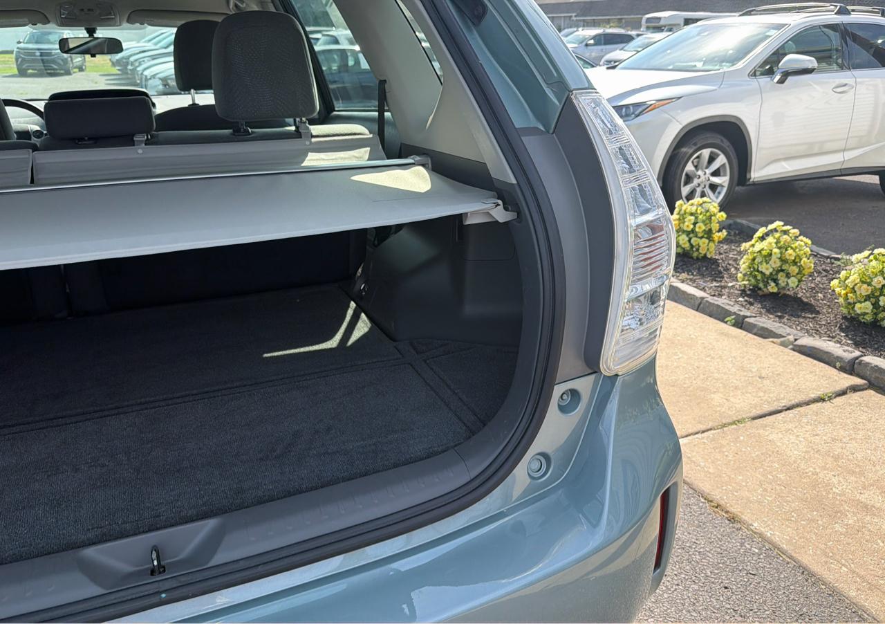 Toyota Prius V 5dr Wgn Three (Natl) 2014
