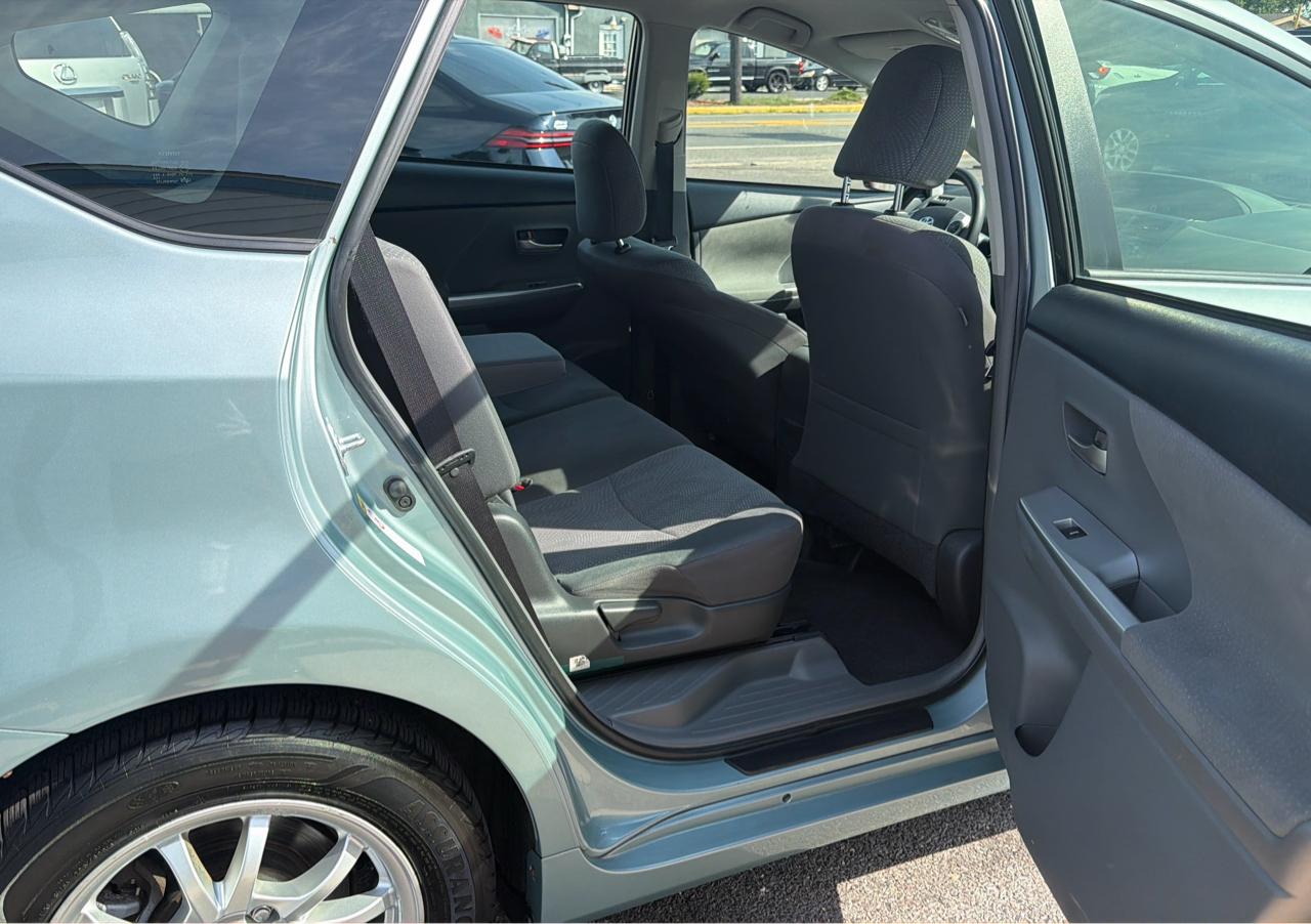 Toyota Prius V 5dr Wgn Three (Natl) 2014