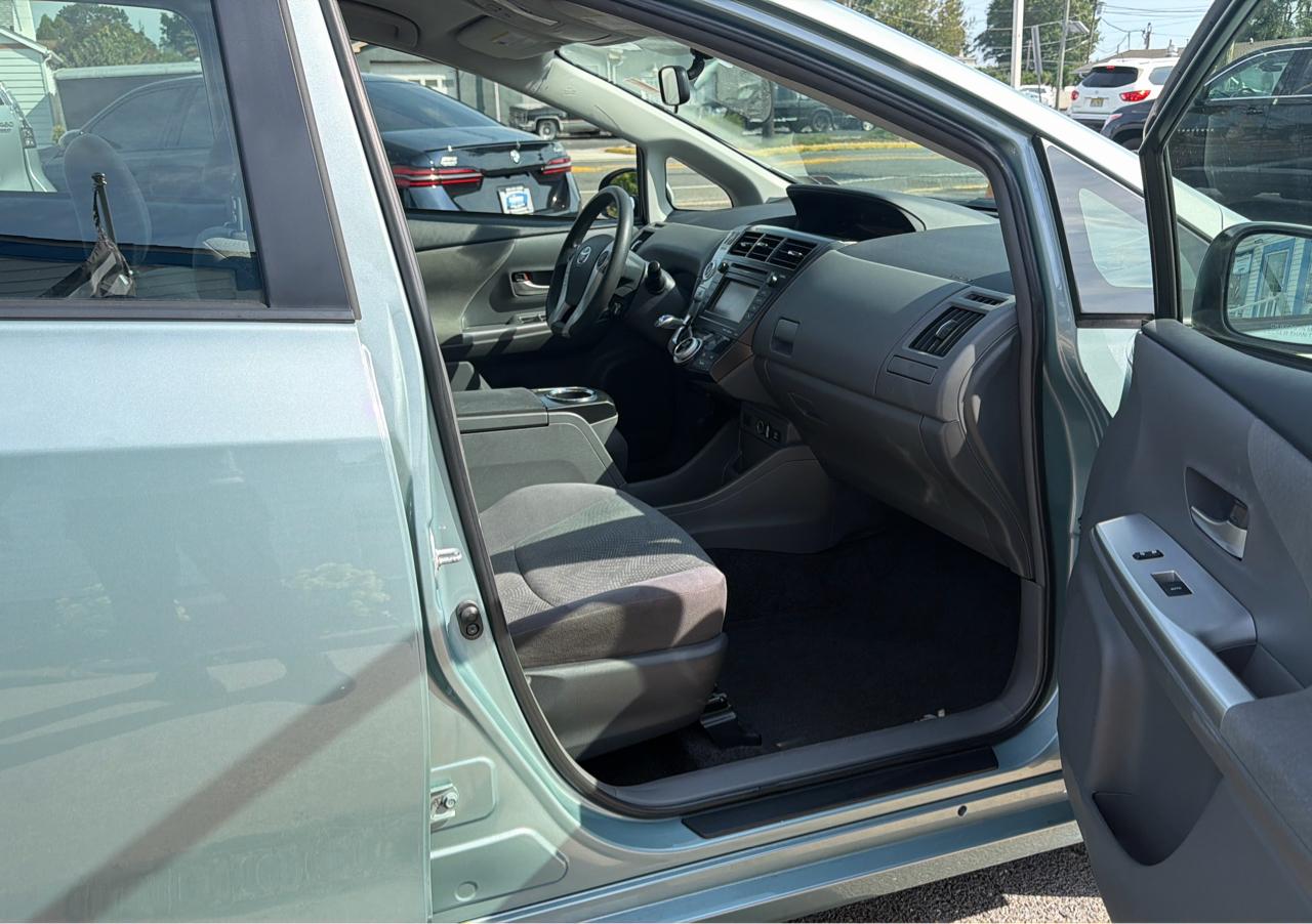Toyota Prius V 5dr Wgn Three (Natl) 2014