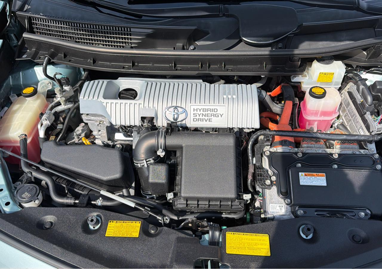 Toyota Prius V 5dr Wgn Three (Natl) 2014