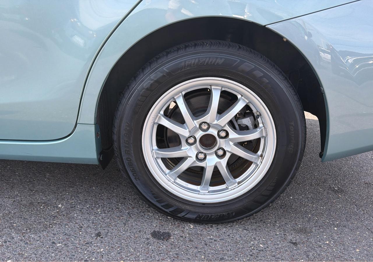 Toyota Prius V 5dr Wgn Three (Natl) 2014
