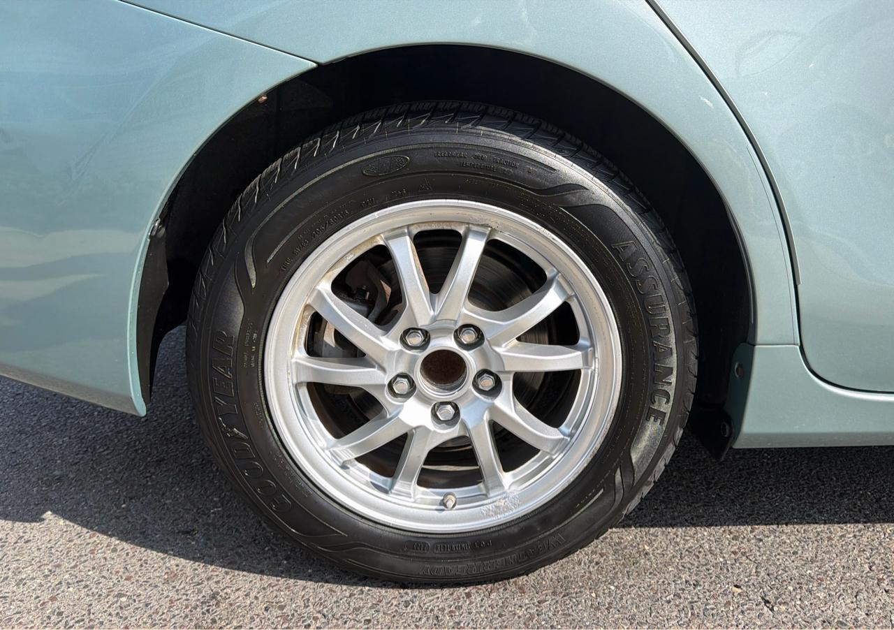 Toyota Prius V 5dr Wgn Three (Natl) 2014