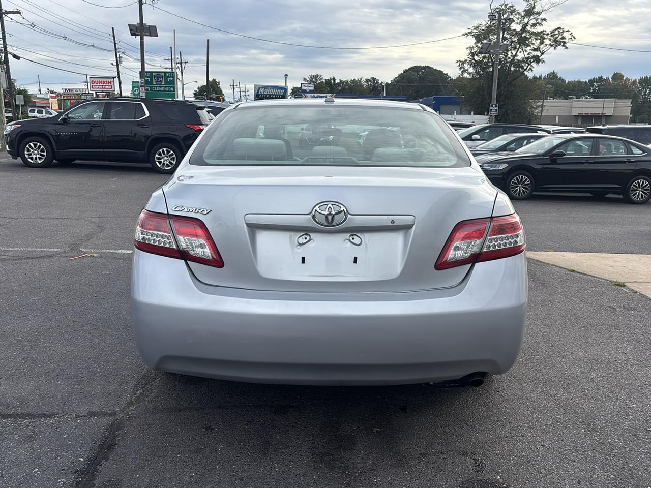 Toyota Camry 4dr Sdn I4 Man (Natl) 2010