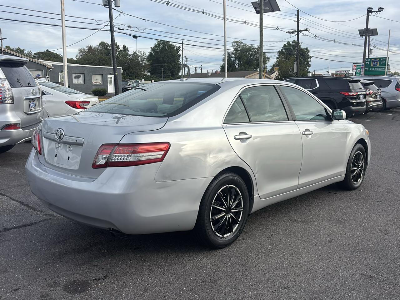Toyota Camry 4dr Sdn I4 Man (Natl) 2010
