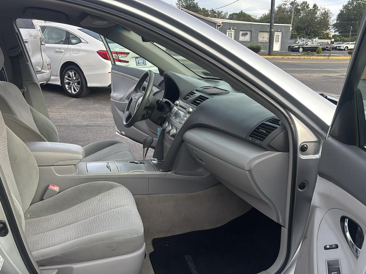 Toyota Camry 4dr Sdn I4 Man (Natl) 2010