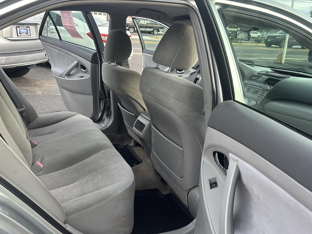 Toyota Camry 4dr Sdn I4 Man (Natl) 2010