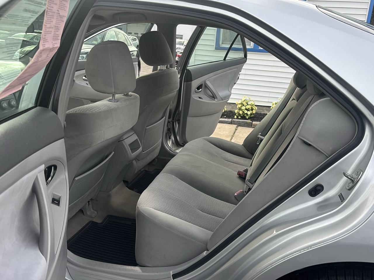 Toyota Camry 4dr Sdn I4 Man (Natl) 2010