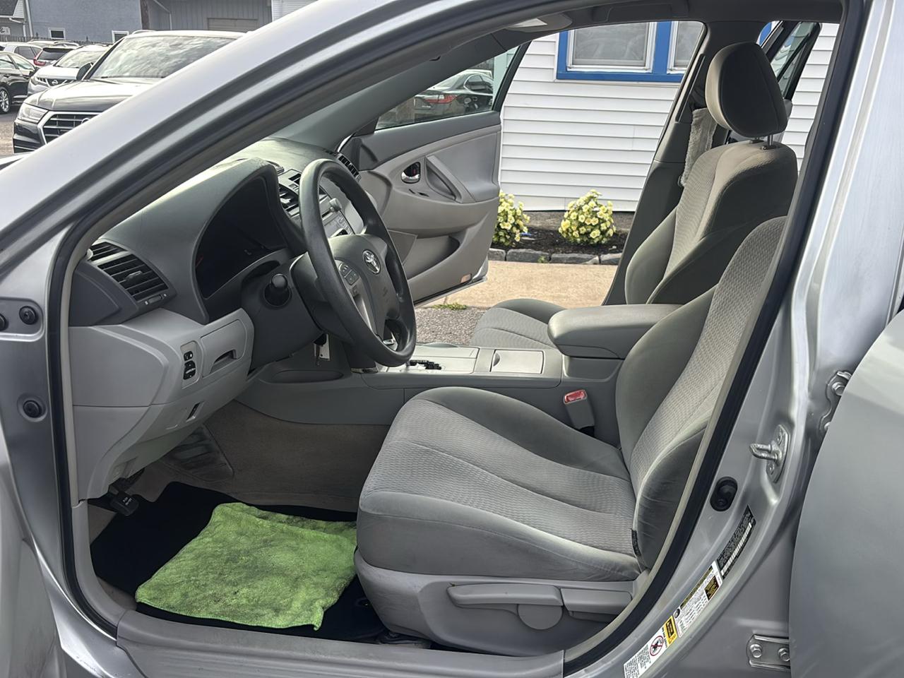 Toyota Camry 4dr Sdn I4 Man (Natl) 2010