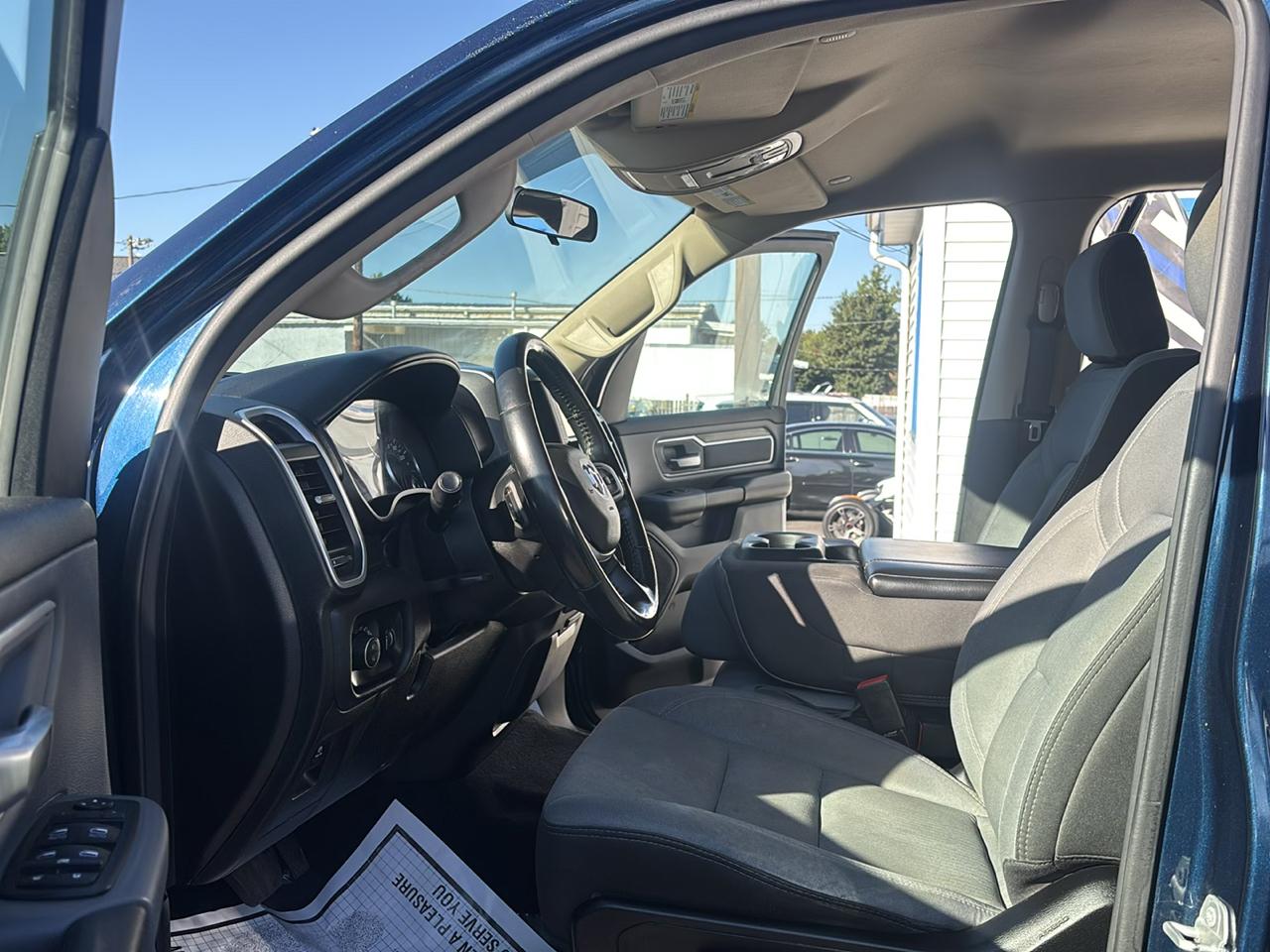 RAM 1500 Big Horn 4x4 Quad Cab 6'4" Box 2020