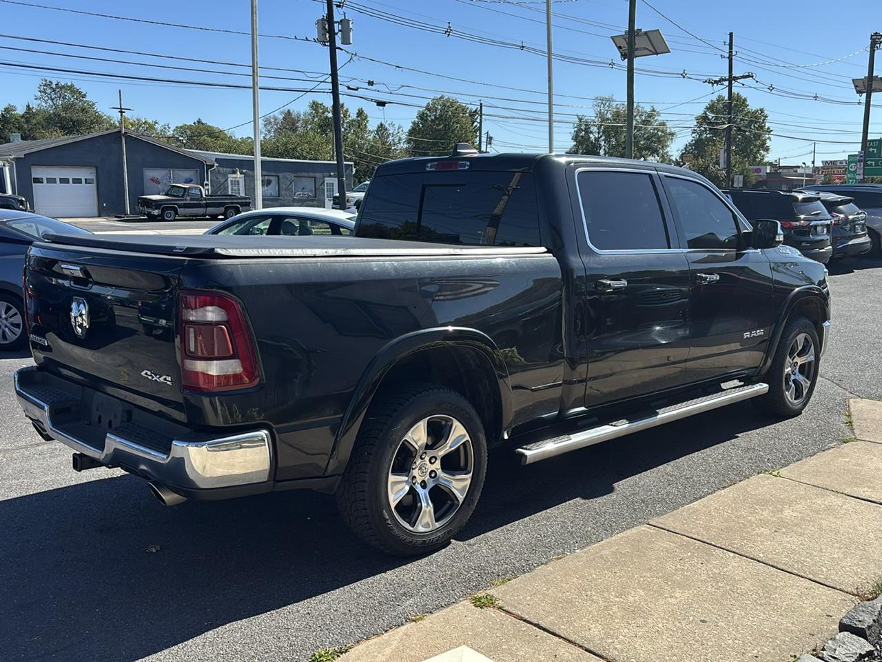 RAM 1500 Laramie 4x4 Crew Cab 6'4" Box 2019