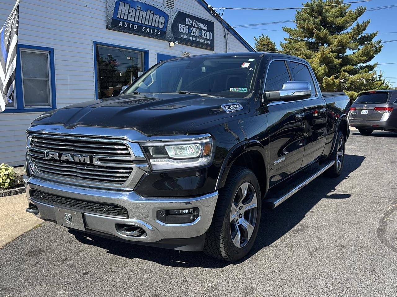 RAM 1500 Laramie 4x4 Crew Cab 6'4" Box 2019
