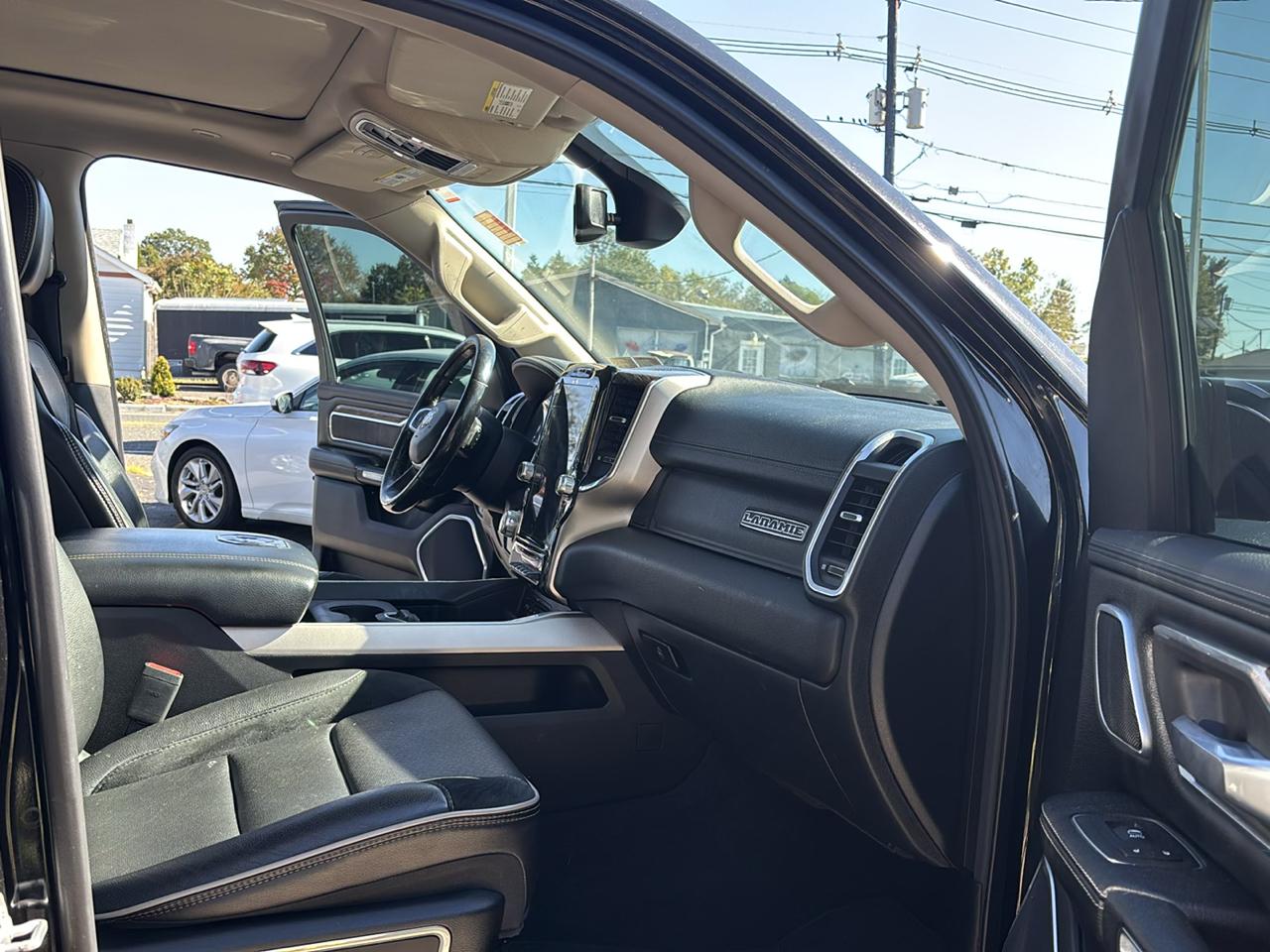 RAM 1500 Laramie 4x4 Crew Cab 6'4" Box 2019