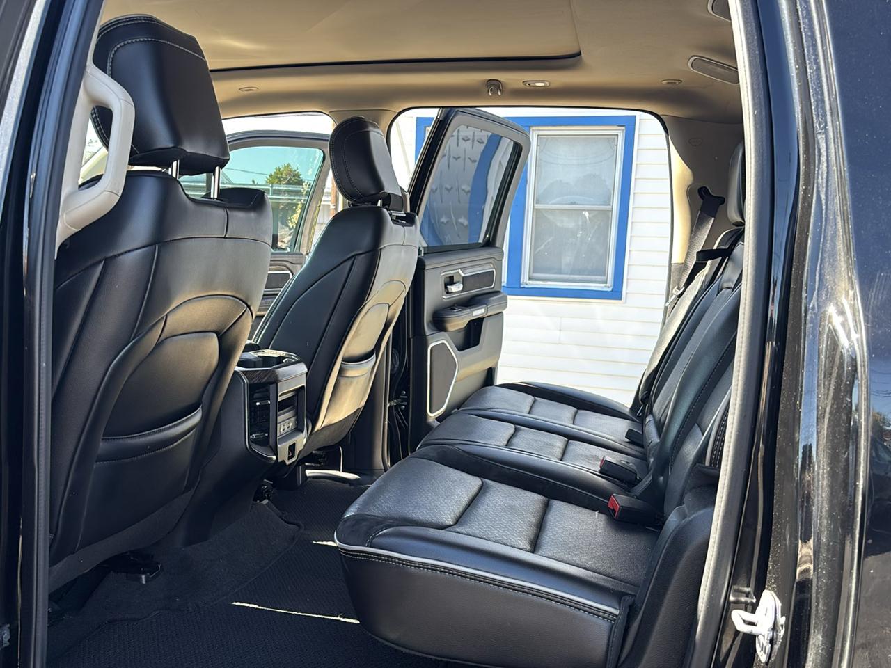 RAM 1500 Laramie 4x4 Crew Cab 6'4" Box 2019