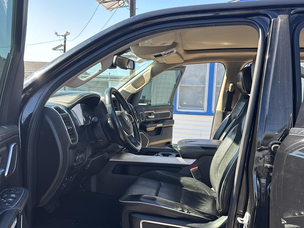 RAM 1500 Laramie 4x4 Crew Cab 6'4" Box 2019