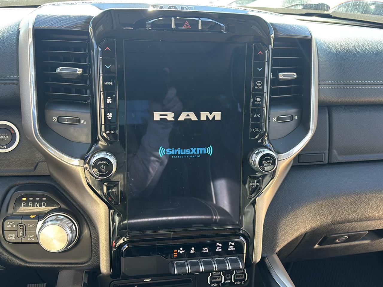 RAM 1500 Laramie 4x4 Crew Cab 6'4" Box 2019