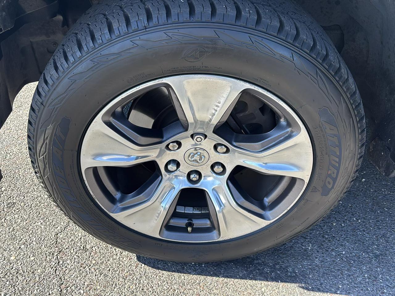 RAM 1500 Laramie 4x4 Crew Cab 6'4" Box 2019