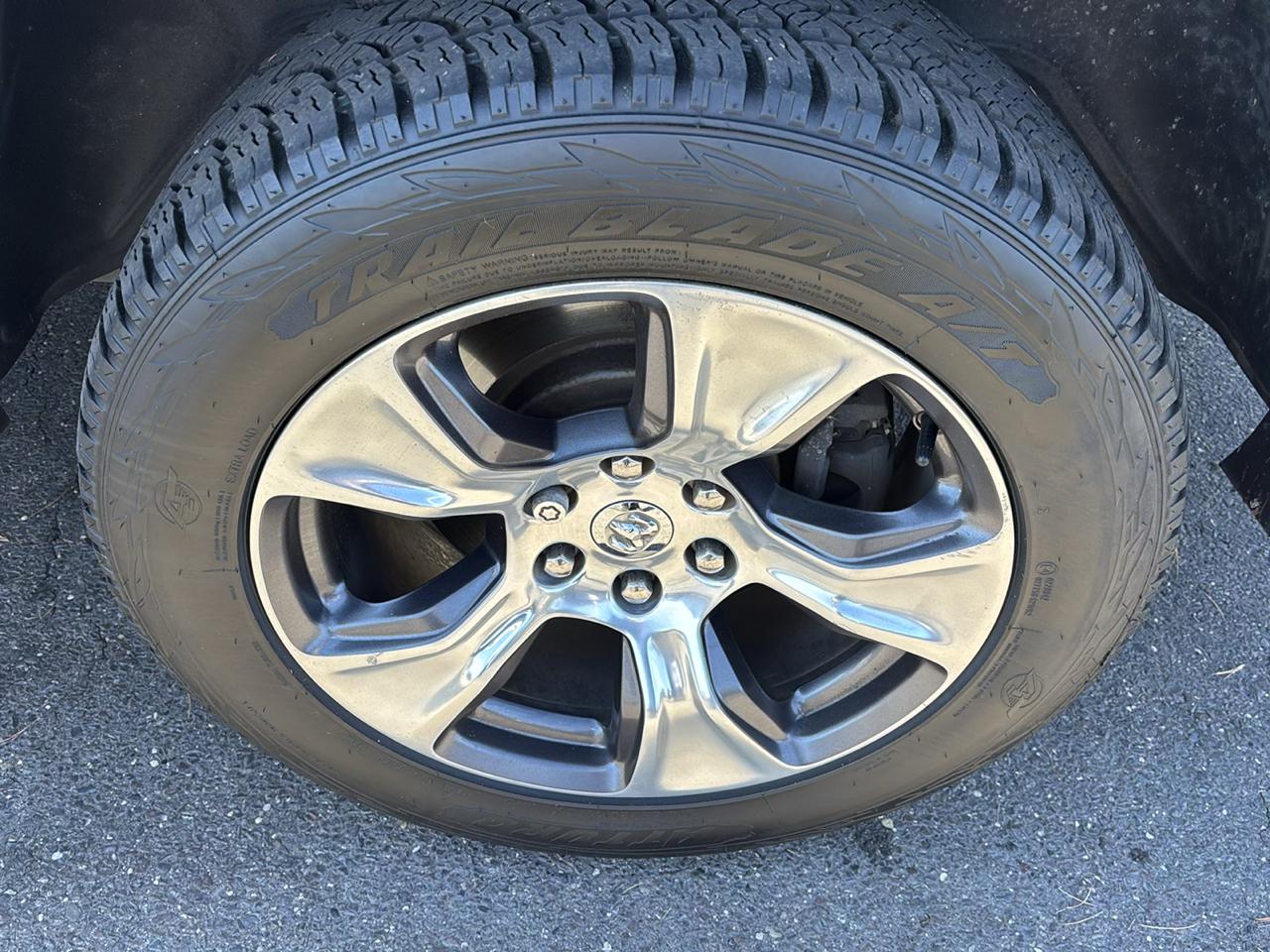 RAM 1500 Laramie 4x4 Crew Cab 6'4" Box 2019