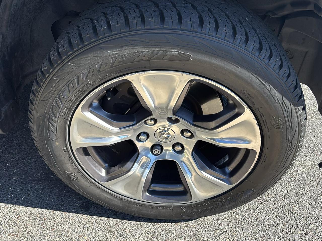 RAM 1500 Laramie 4x4 Crew Cab 6'4" Box 2019