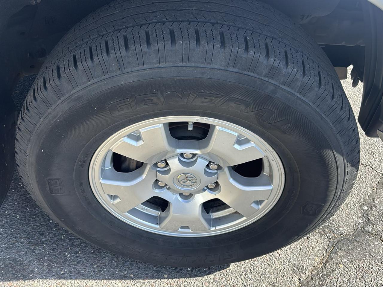 Toyota Tacoma 4WD Dbl V6 MT (Natl) 2008