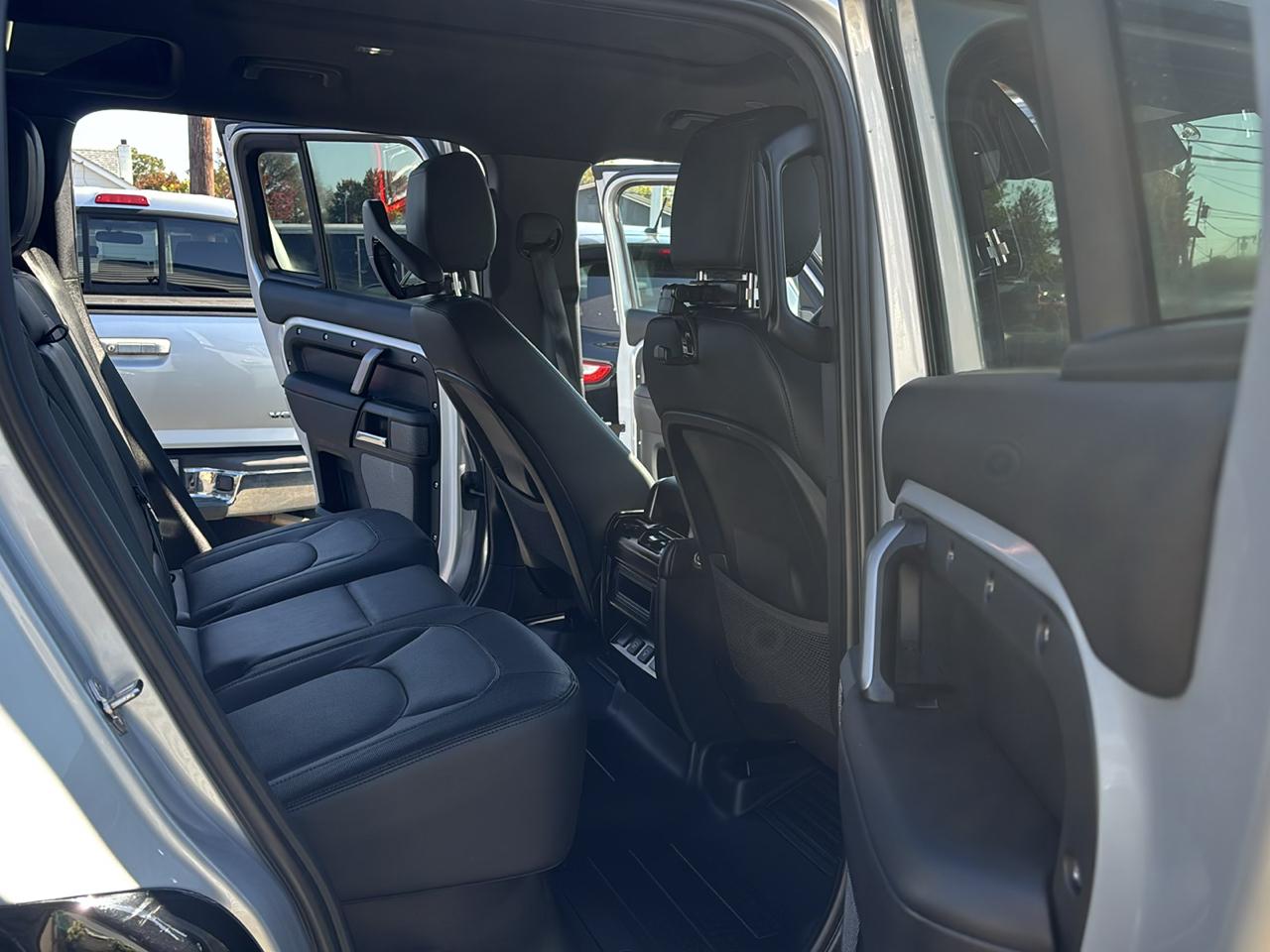 Land Rover Defender 110 P400 X-Dynamic SE 2024