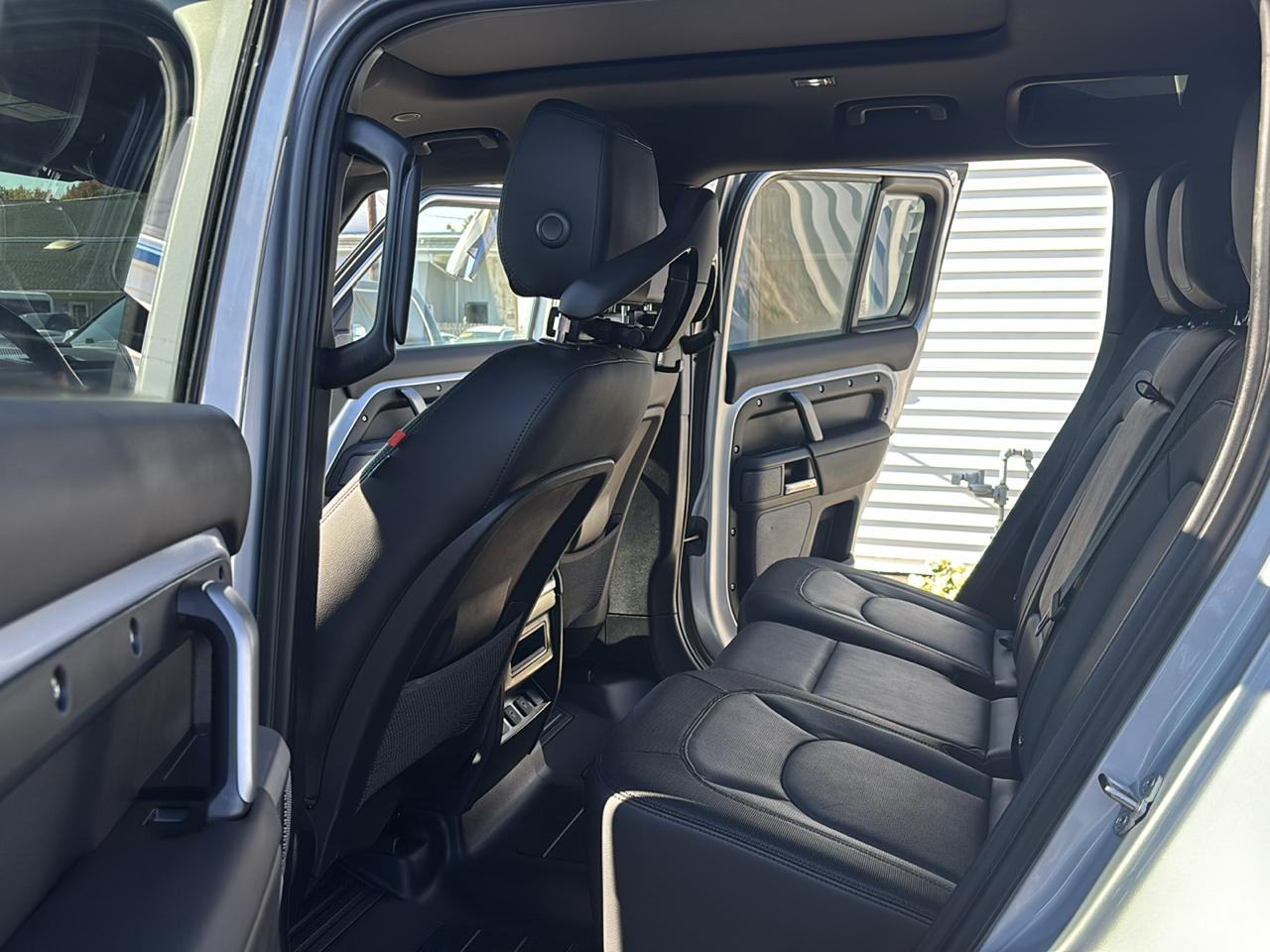 Land Rover Defender 110 P400 X-Dynamic SE 2024
