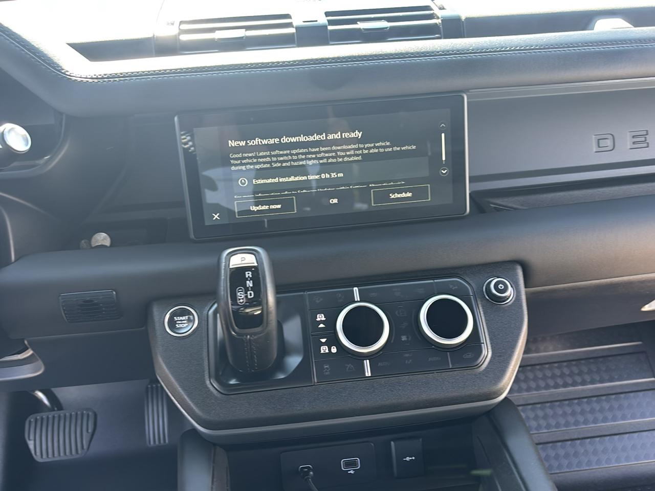 Land Rover Defender 110 P400 X-Dynamic SE 2024