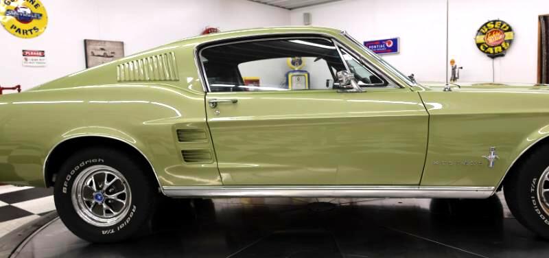 1967 Ford Mustang Fastback 23