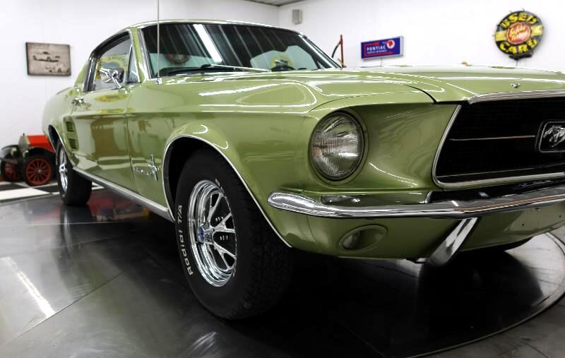 1967 Ford Mustang Fastback 2