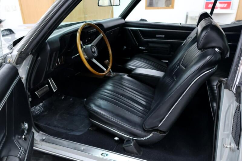 1969 Pontiac GTO 32
