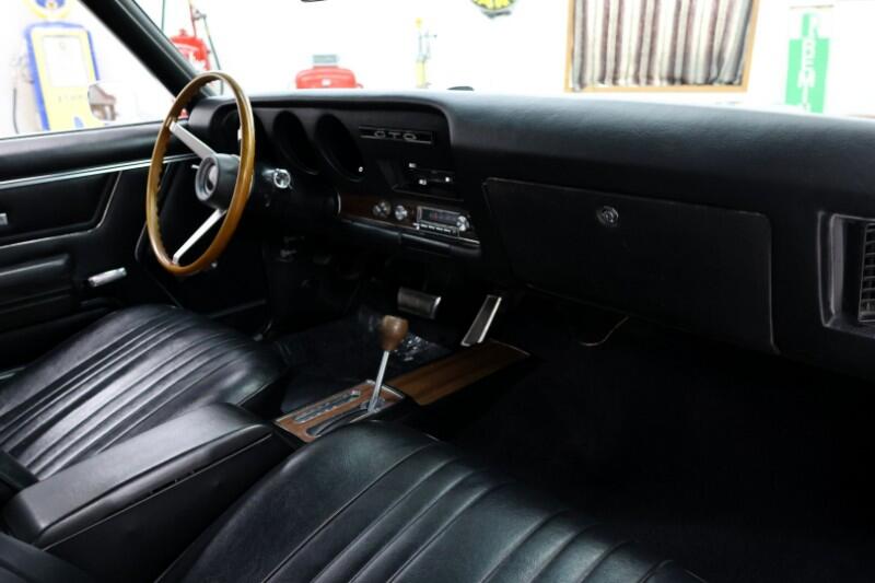 1969 Pontiac GTO 37