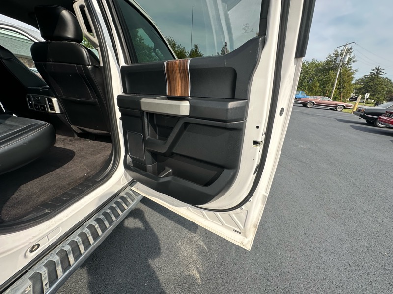 Ford F-150 4WD SuperCrew 157" Lariat 2017