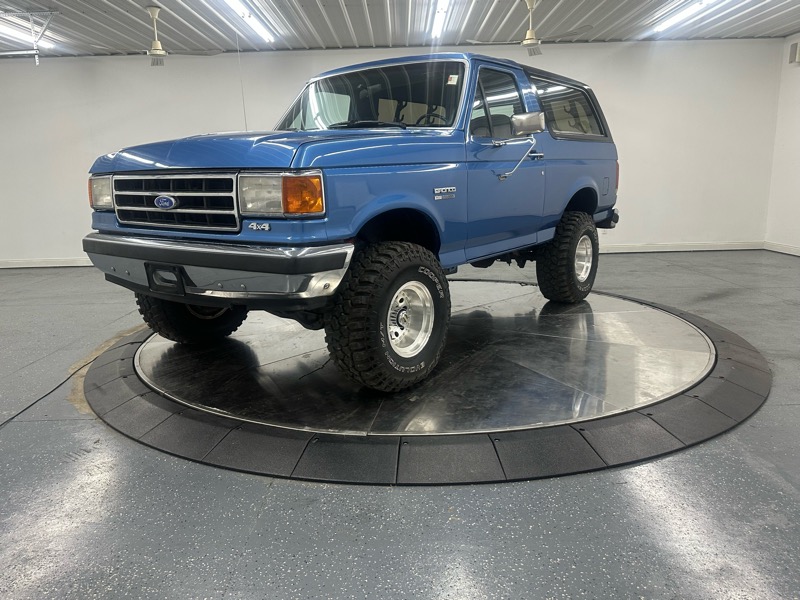 Ford Bronco Base 1990