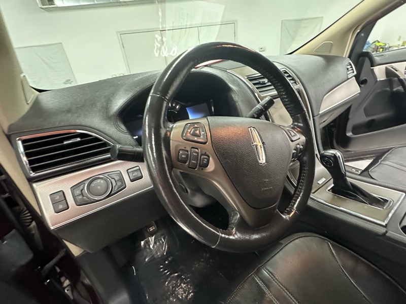 2011 Lincoln MKX photo 16