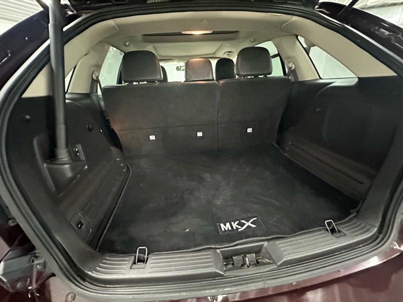 2011 Lincoln MKX photo 18