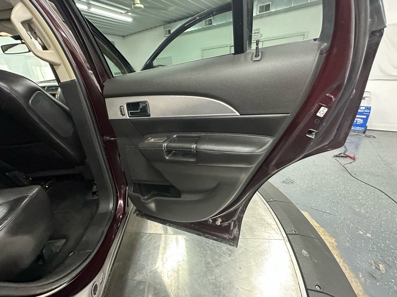 2011 Lincoln MKX photo 19