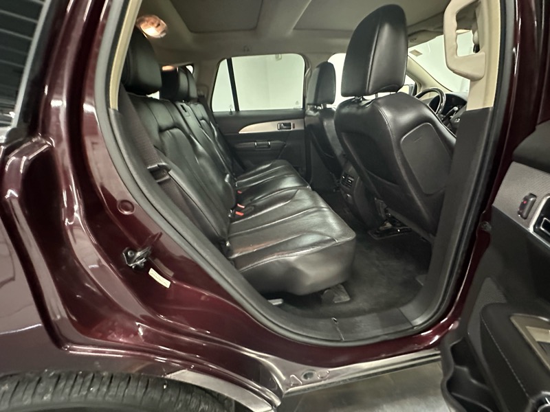 2011 Lincoln MKX photo 22