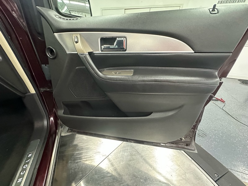 2011 Lincoln MKX photo 23