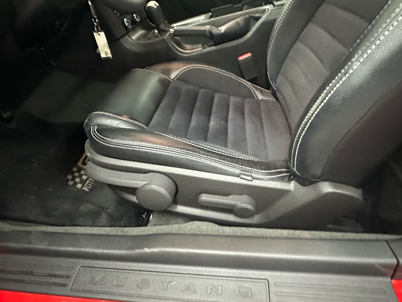 Ford Mustang GT Coupe 2012