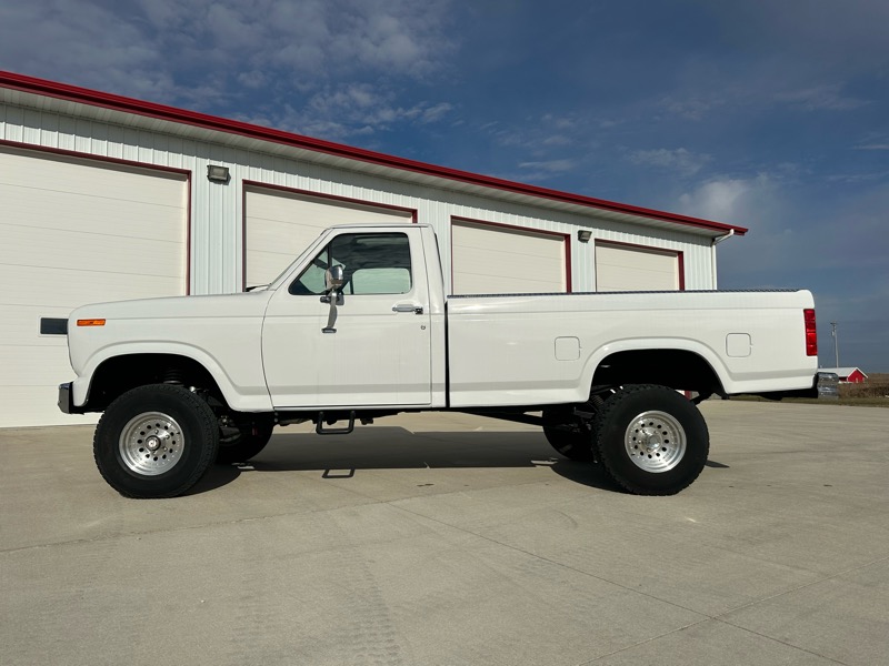 1986 Ford F-150 4WD Reg Cab 145" XL