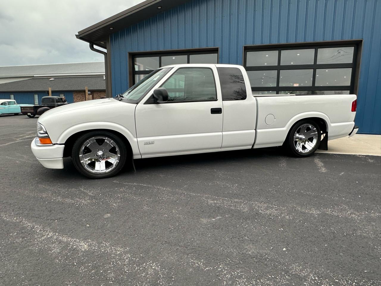 2000 Chevrolet S10 Pickup Ext. Cab 2WD