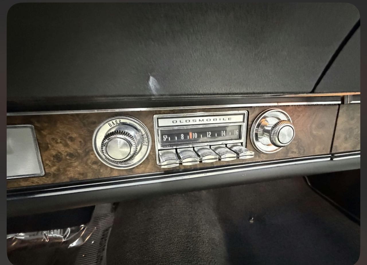 1970 Oldsmobile Cutlass Supreme 25