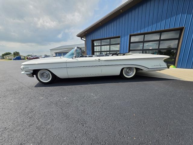 White 1960 Oldsmobile 98 Coupe Automatic