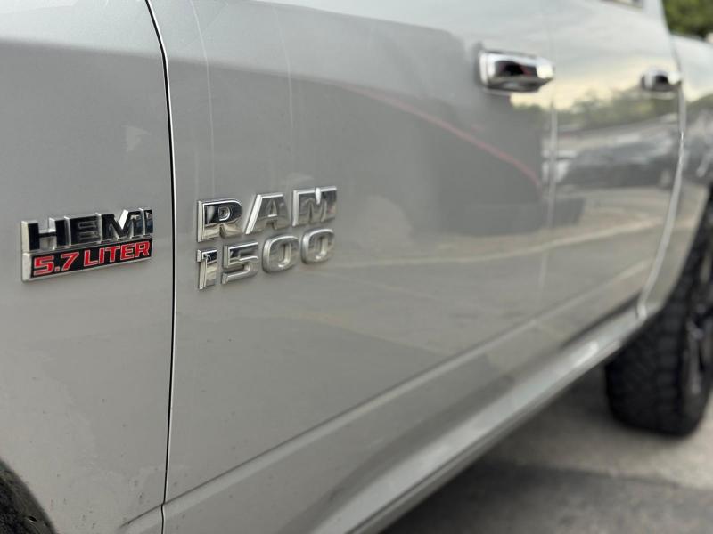 RAM 1500 SLT Crew Cab SWB 4WD 2017 RAM 1500 SLT Crew Cab SWB 4WD 2017