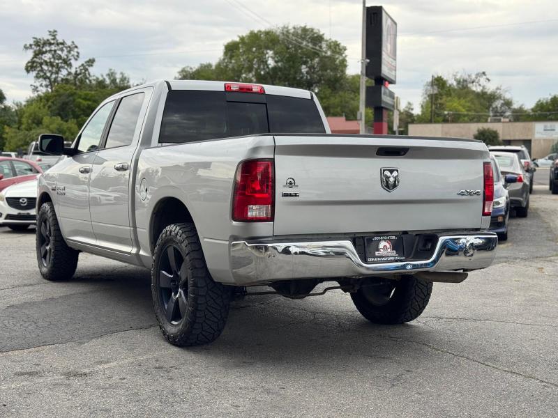 RAM 1500 SLT Crew Cab SWB 4WD 2017 RAM 1500 SLT Crew Cab SWB 4WD 2017