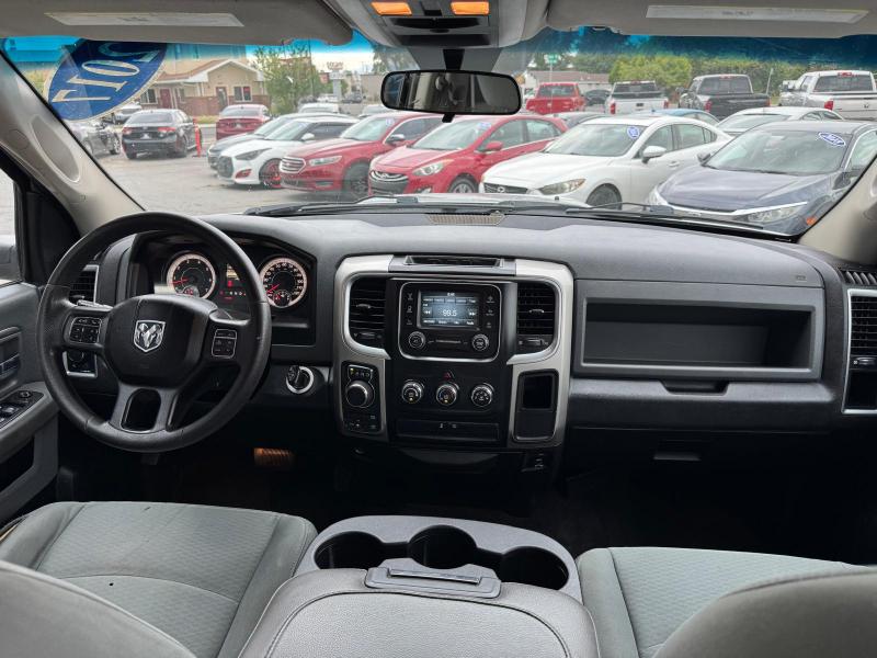 RAM 1500 SLT Crew Cab SWB 4WD 2017 RAM 1500 SLT Crew Cab SWB 4WD 2017