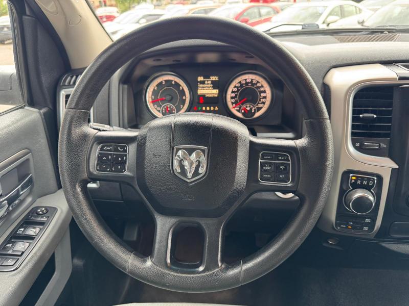 RAM 1500 SLT Crew Cab SWB 4WD 2017 RAM 1500 SLT Crew Cab SWB 4WD 2017