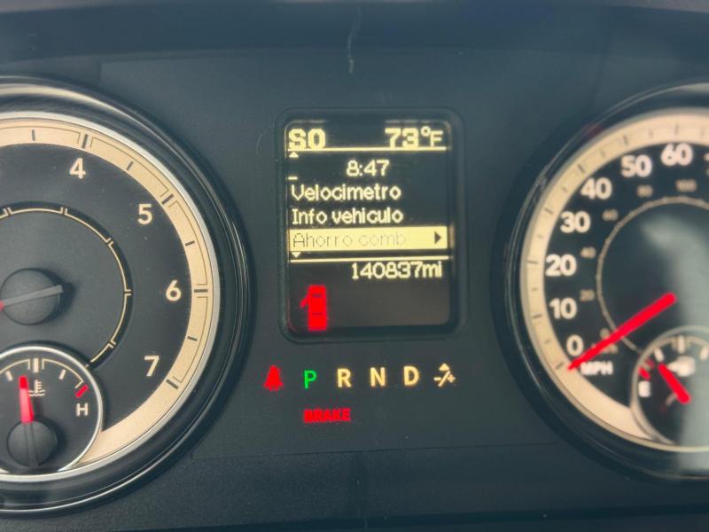 RAM 1500 SLT Crew Cab SWB 4WD 2017 RAM 1500 SLT Crew Cab SWB 4WD 2017