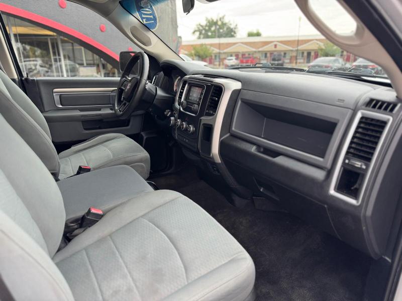 RAM 1500 SLT Crew Cab SWB 4WD 2017 RAM 1500 SLT Crew Cab SWB 4WD 2017