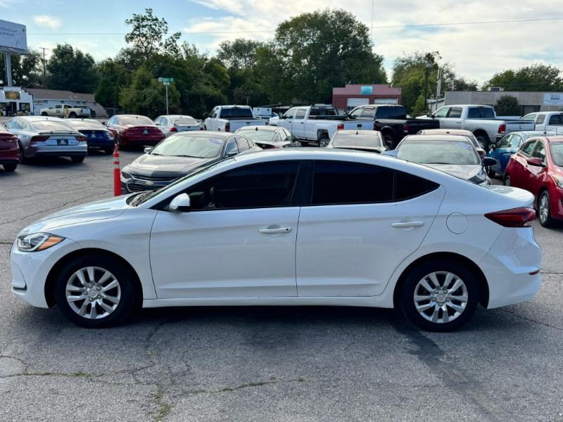 Hyundai Elantra SE 6AT 2017 Hyundai Elantra SE 6AT 2017